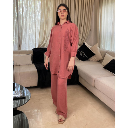 Ensemble en lin avec plume en strass
