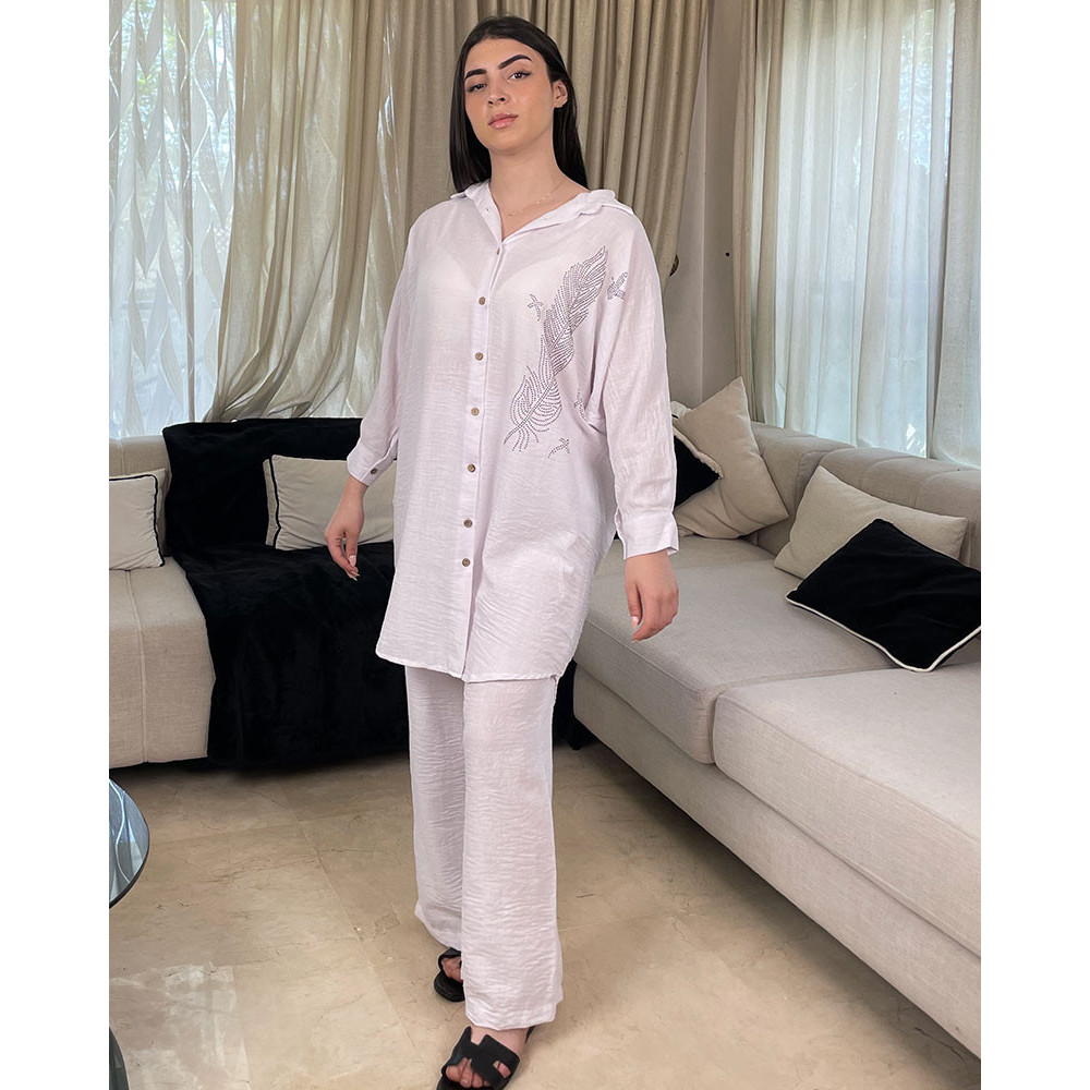Ensemble en lin avec plume en strass